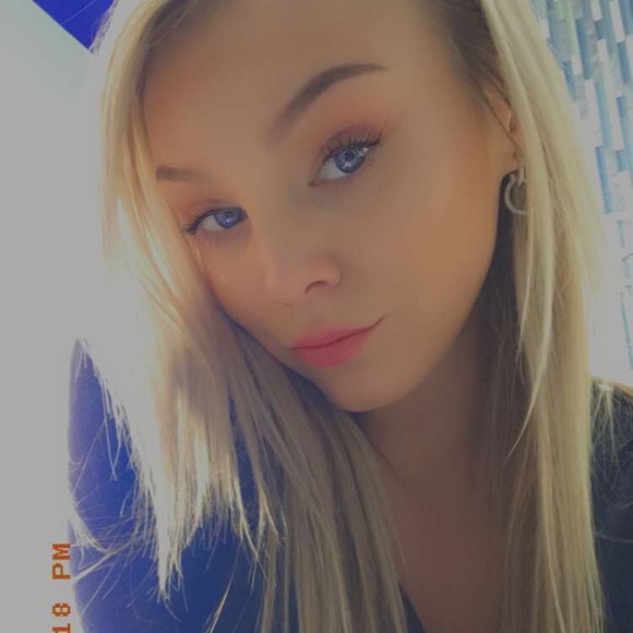 Meet your Posher, Krista - Picture 1 of 1